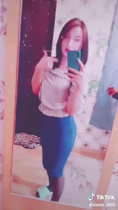 Aze Tiktok girl nylon feet