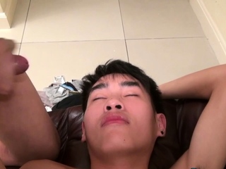 Asian teen cum facialized